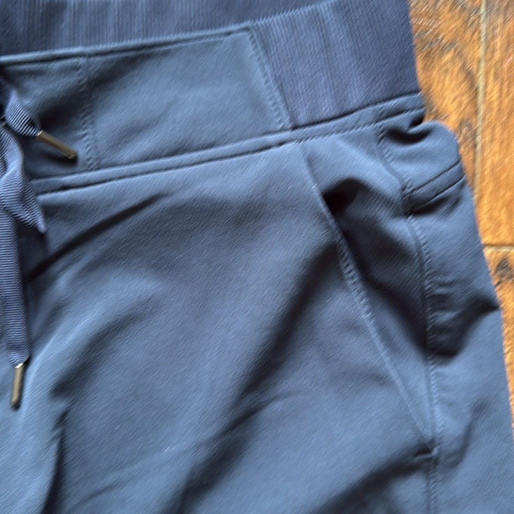 Women’s Athleta navy blue shirt, size 2 - Picture 5 of 10